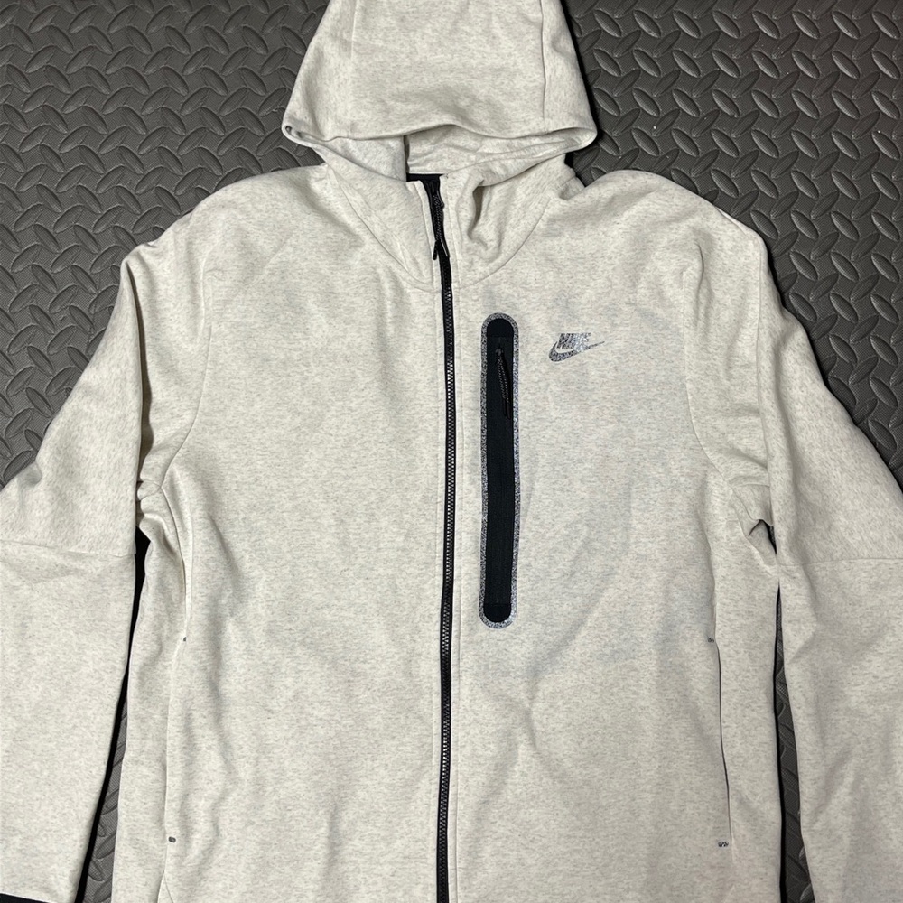 Nike Sportswear Tech Fleece Hoodie White Heather Grey Black DD4688-100 M… - Picture 8 of 11